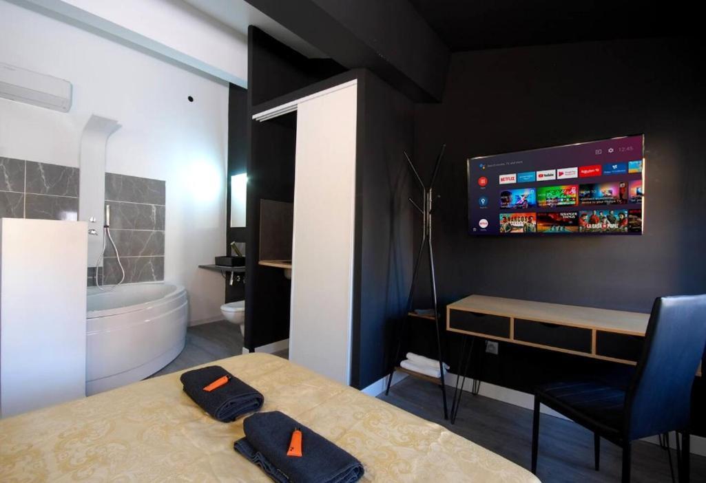 Charmant Studio Baignoire นาร์บอนน์ ภายนอก รูปภาพ
